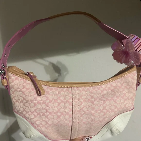 COACH Hobo Mini Signature One-Shoulder Bag Pink Leather Canvas
6351 - Picture 2 of 9